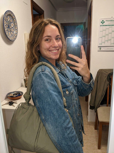Cliente con el Bolso Nube Olise