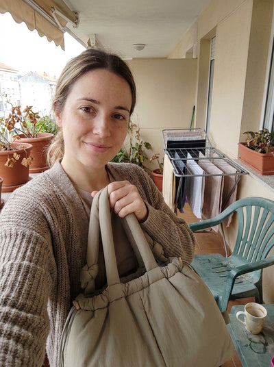 Cliente con el Bolso Nube Olise
